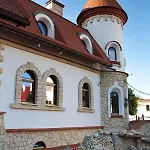 Zamek Pod Brzozami, Wynajem Pokoi